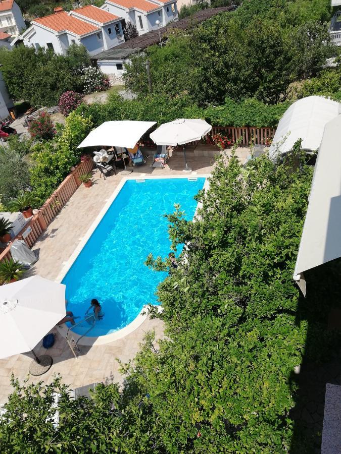 Apartments Bene Banjol Exterior photo
