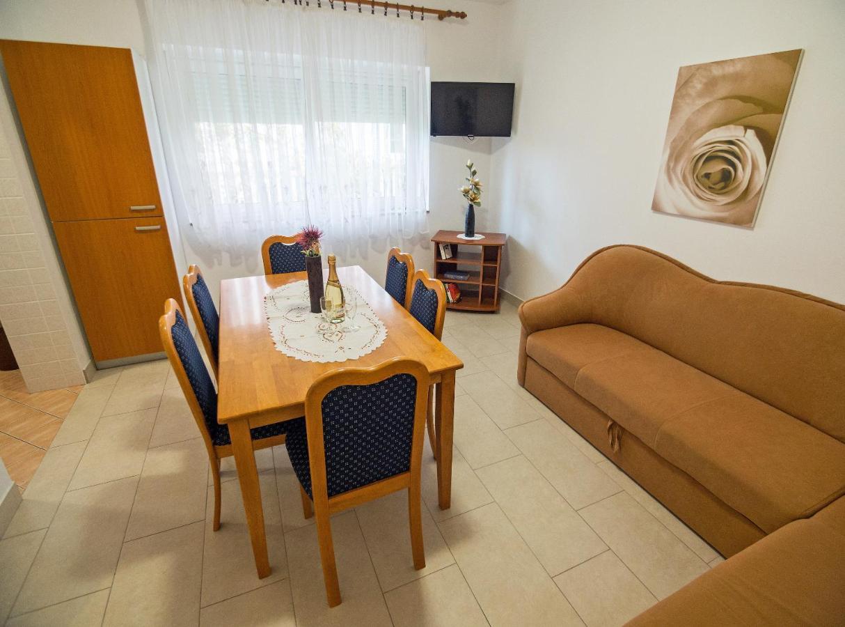 Apartments Bene Banjol Exterior photo