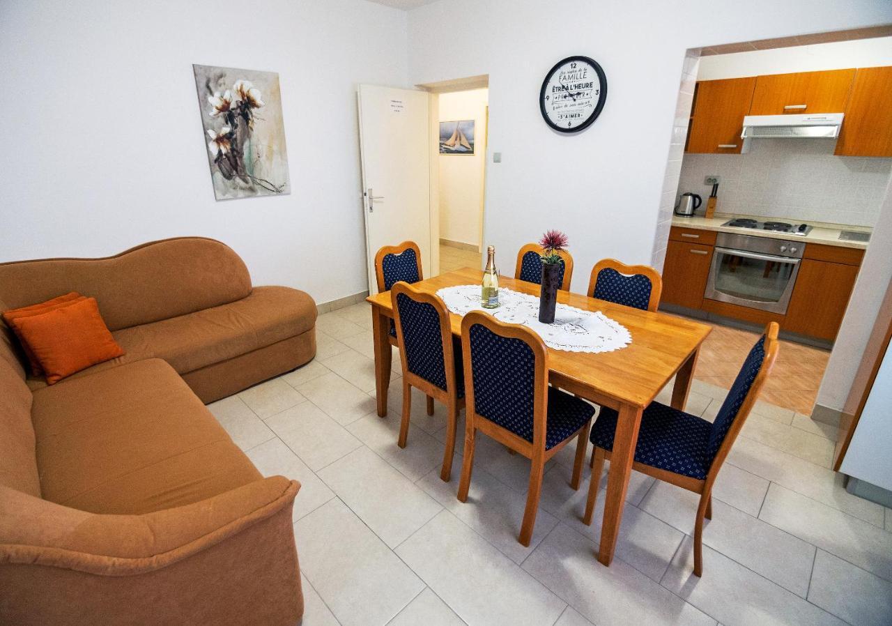 Apartments Bene Banjol Exterior photo