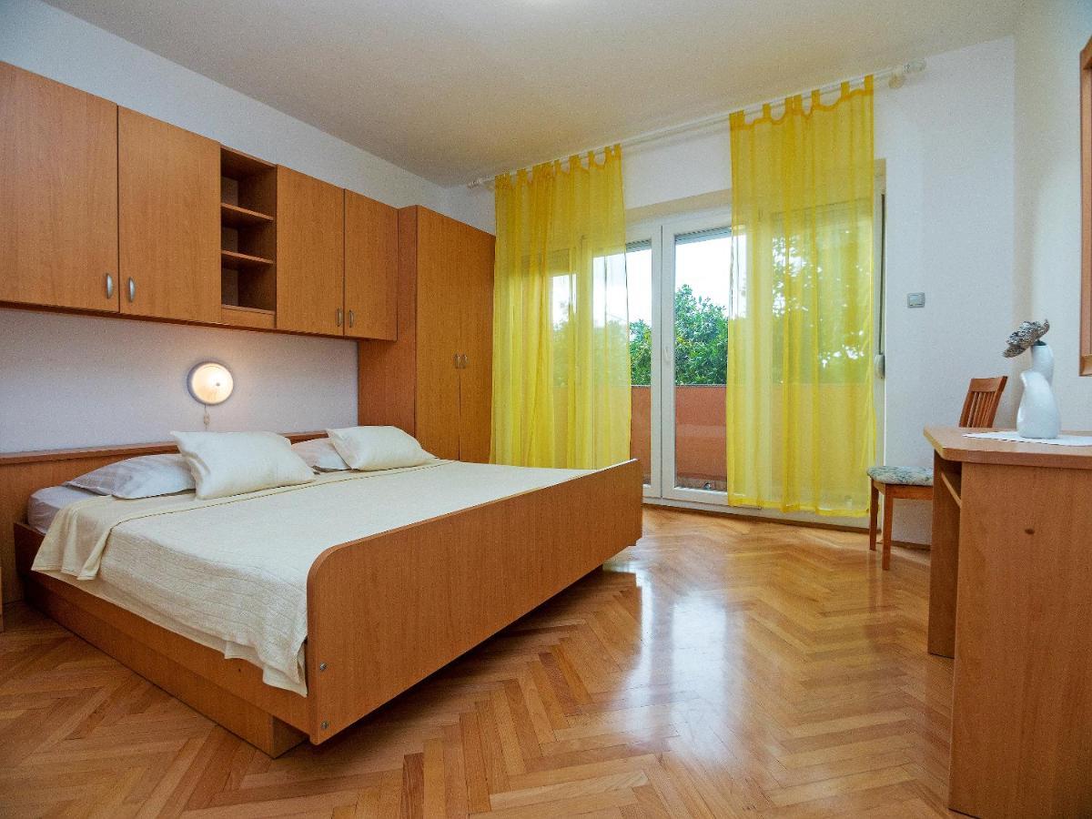Apartments Bene Banjol Exterior photo