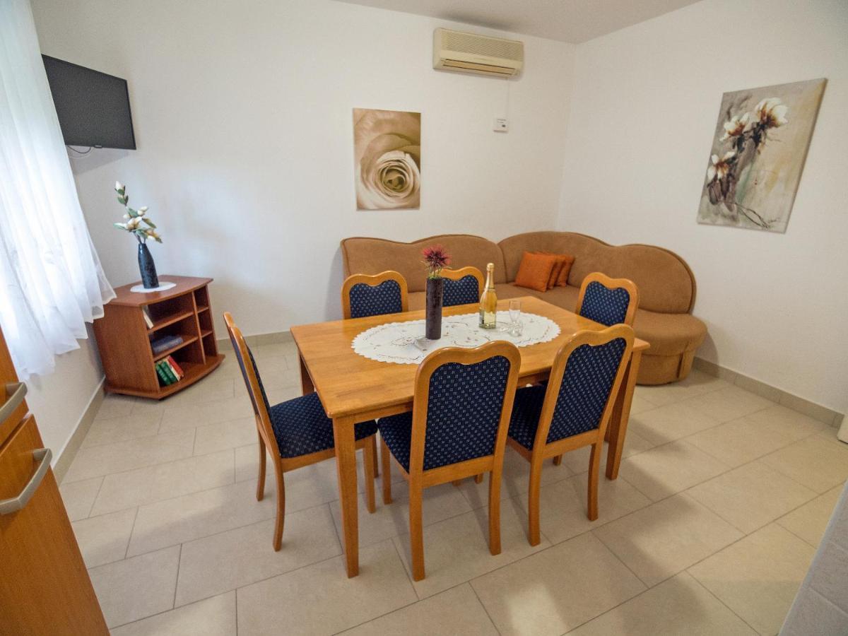 Apartments Bene Banjol Exterior photo