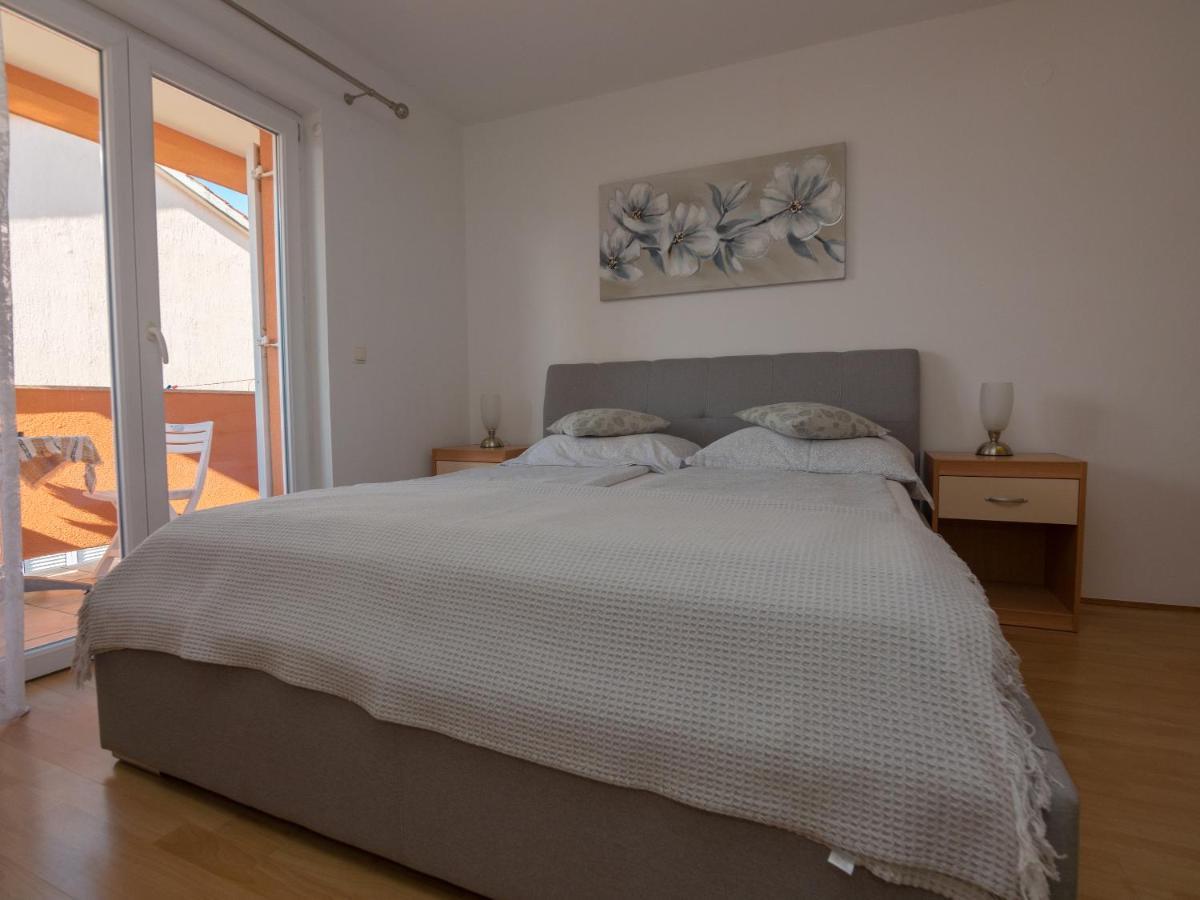 Apartments Bene Banjol Exterior photo