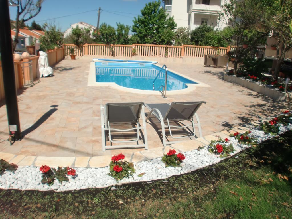 Apartments Bene Banjol Exterior photo