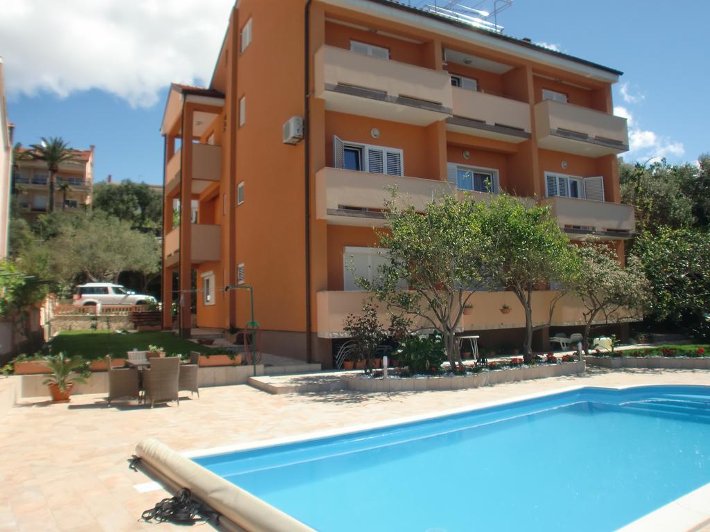 Apartments Bene Banjol Exterior photo