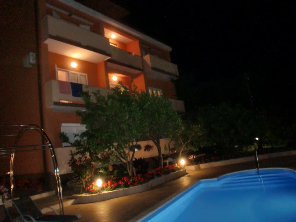 Apartments Bene Banjol Exterior photo