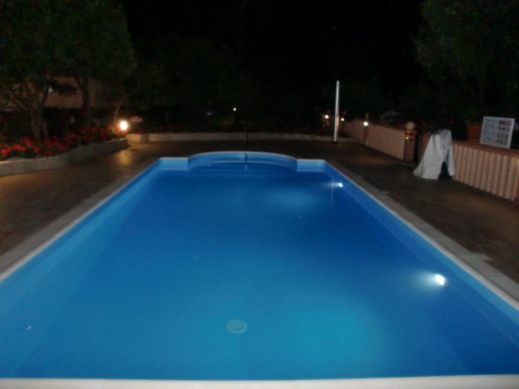 Apartments Bene Banjol Exterior photo