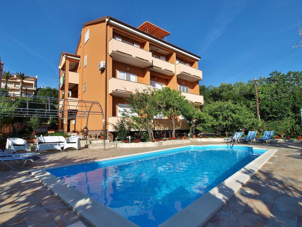 Apartments Bene Banjol Exterior photo